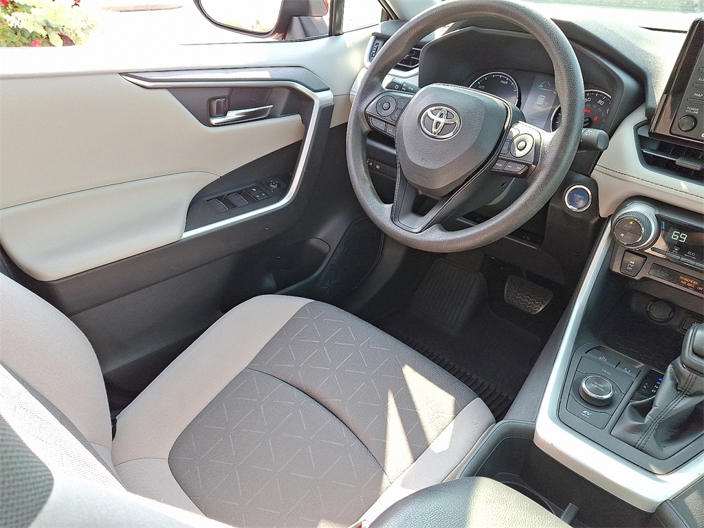2022 Toyota RAV4 Hybrid XLE photo 10