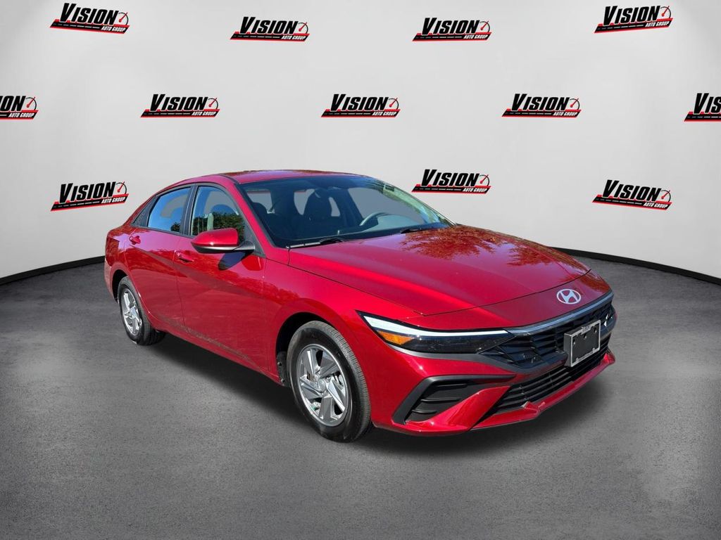 2025 Hyundai Elantra SE photo 3