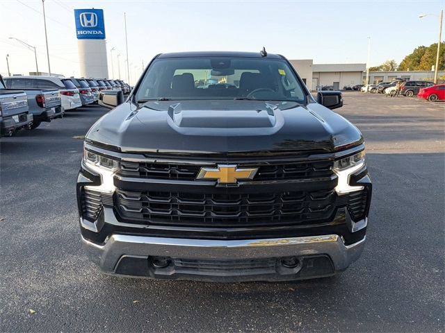 2025 Chevrolet Silverado 1500 LT photo 3