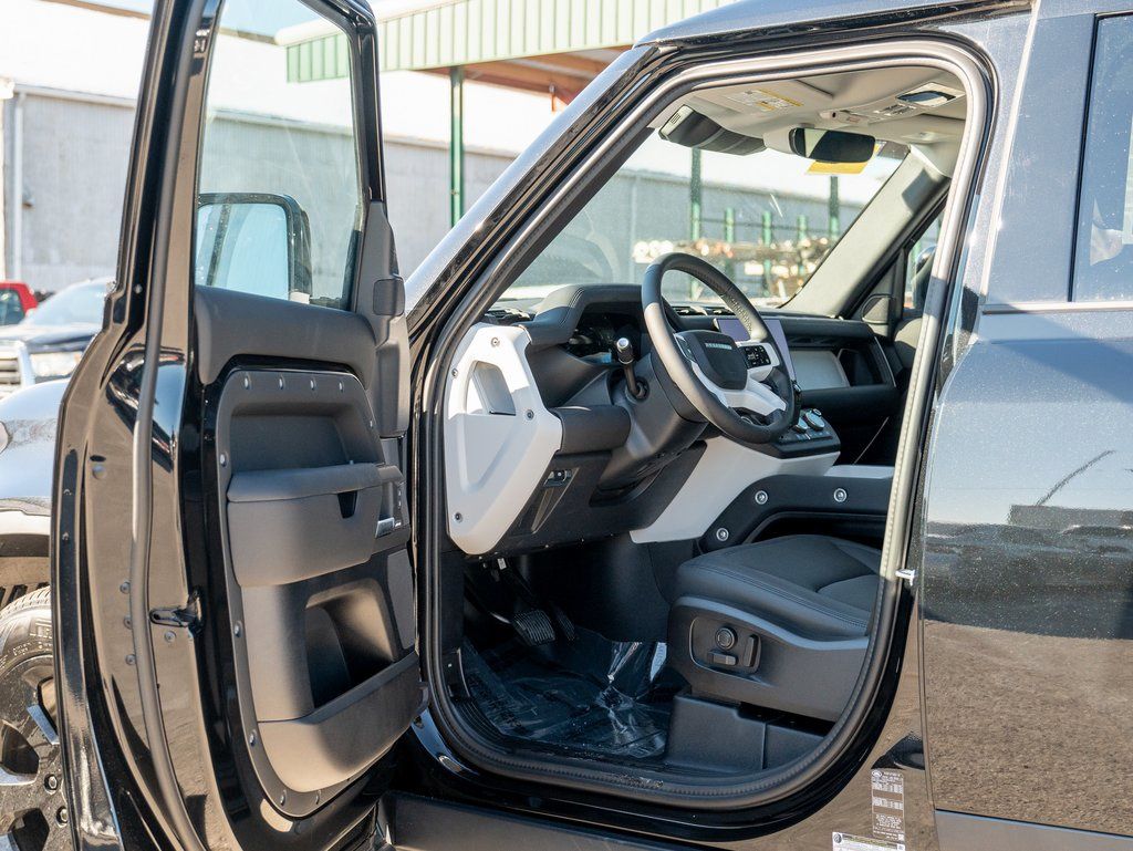 2025 Land Rover Defender 110 S photo 10