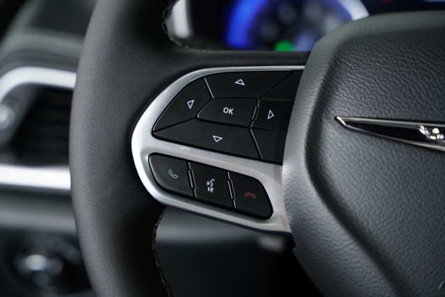 2026 Chrysler Pacifica photo 4