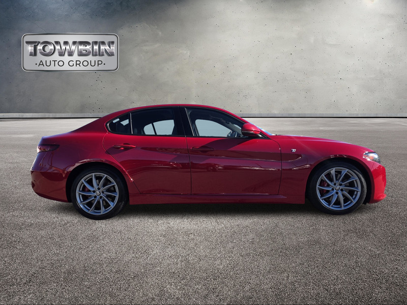 2022 Alfa Romeo Giulia Ti photo 3