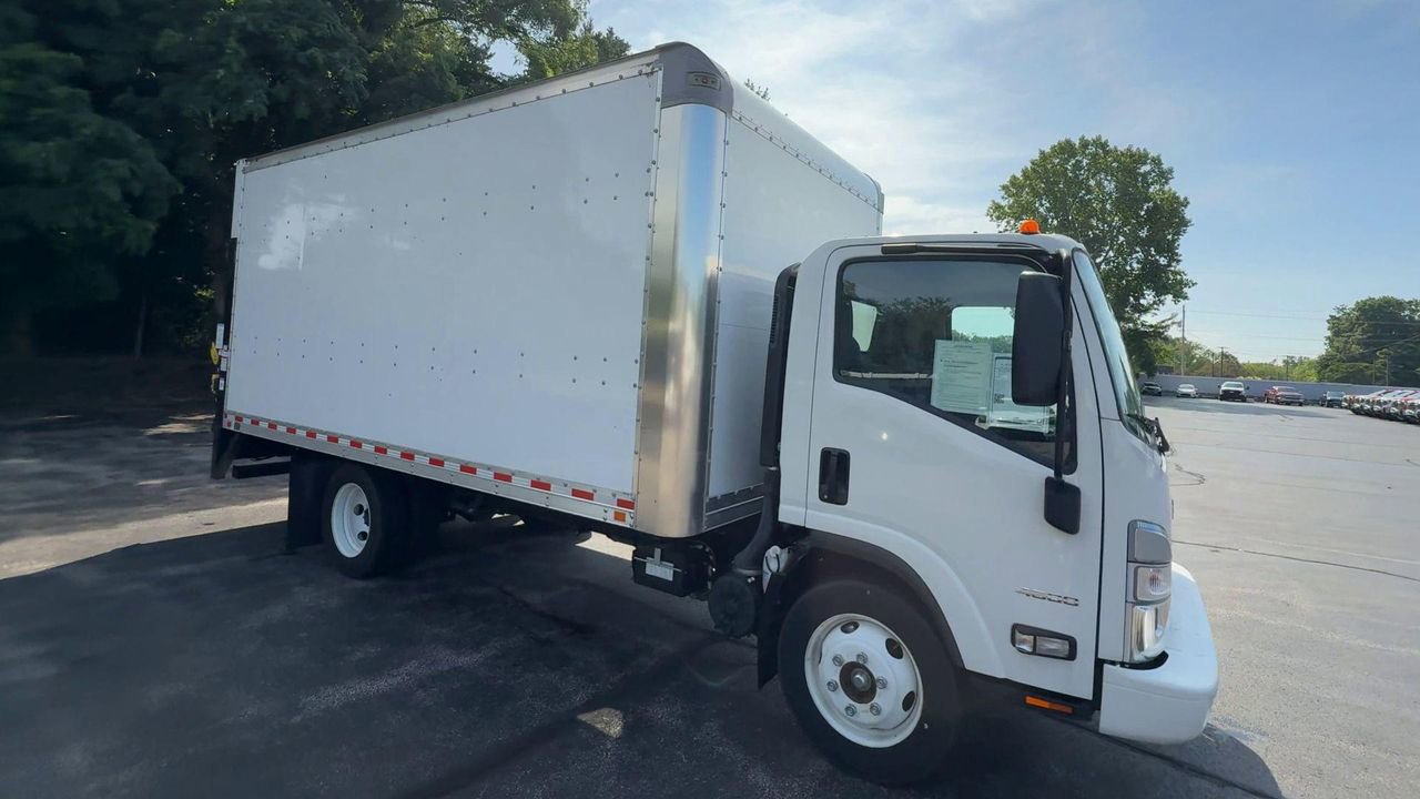2023 Chevrolet Silverado 4500HD photo 2