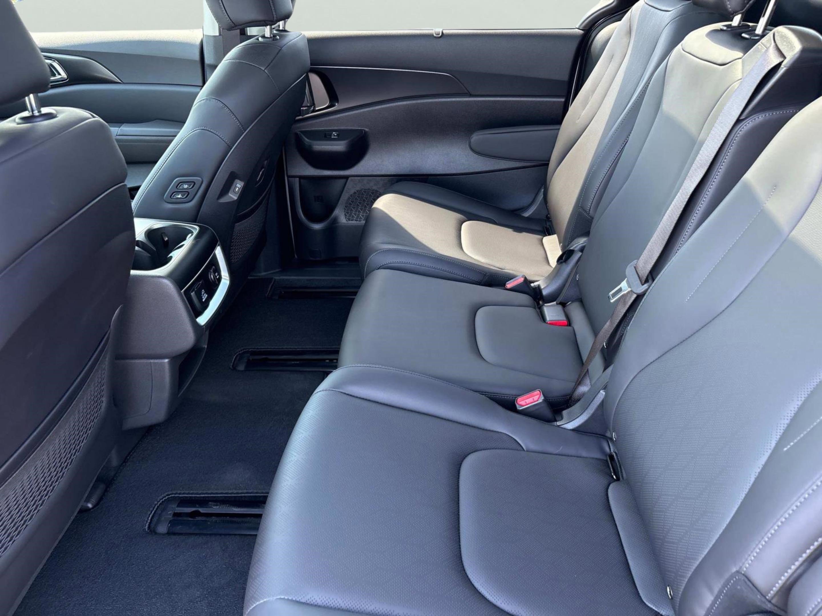 2026 Kia Carnival SX photo 18