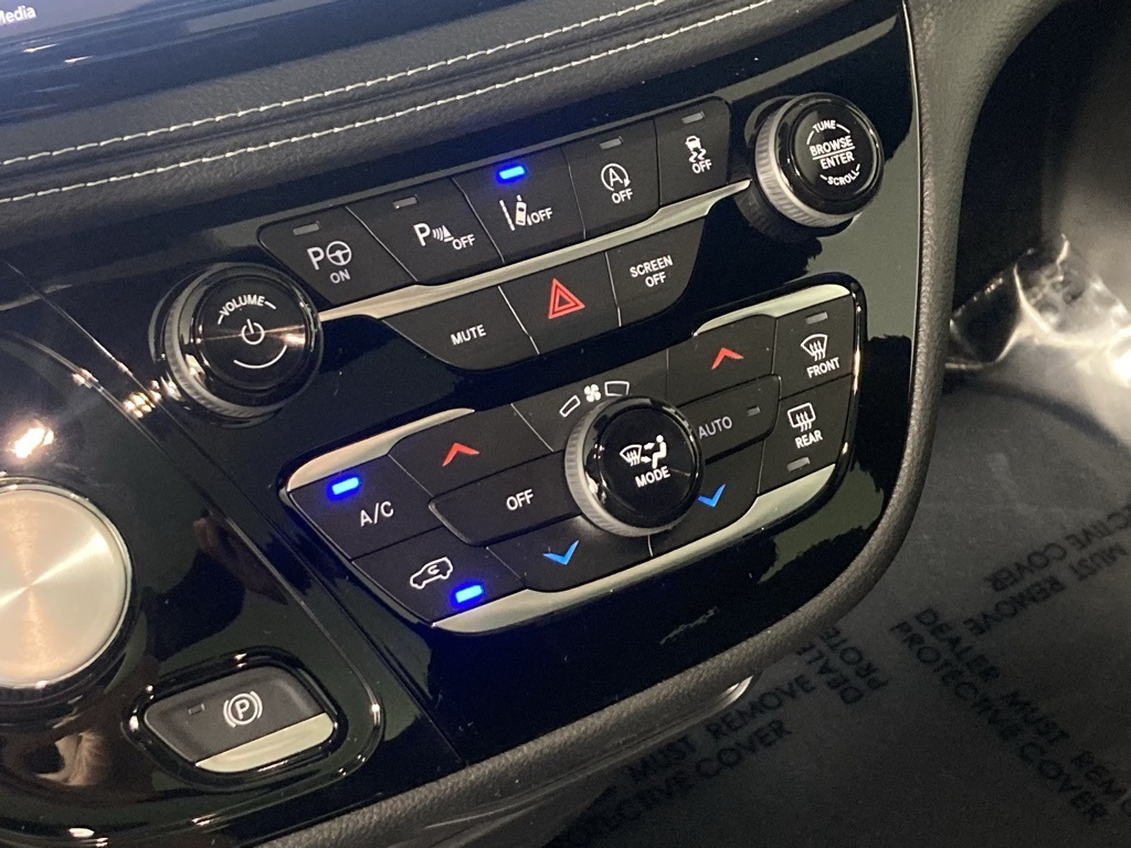 2025 Chrysler Pacifica photo 2