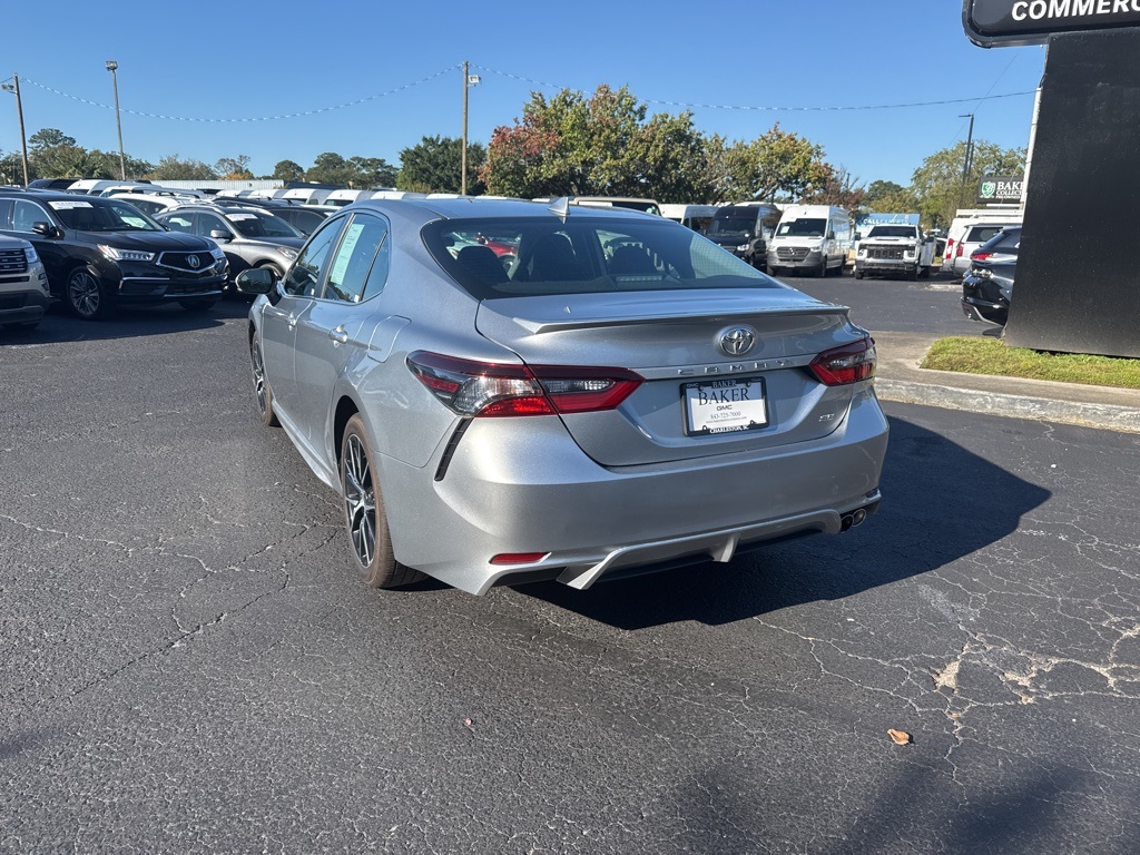 2022 Toyota Camry SE photo 3