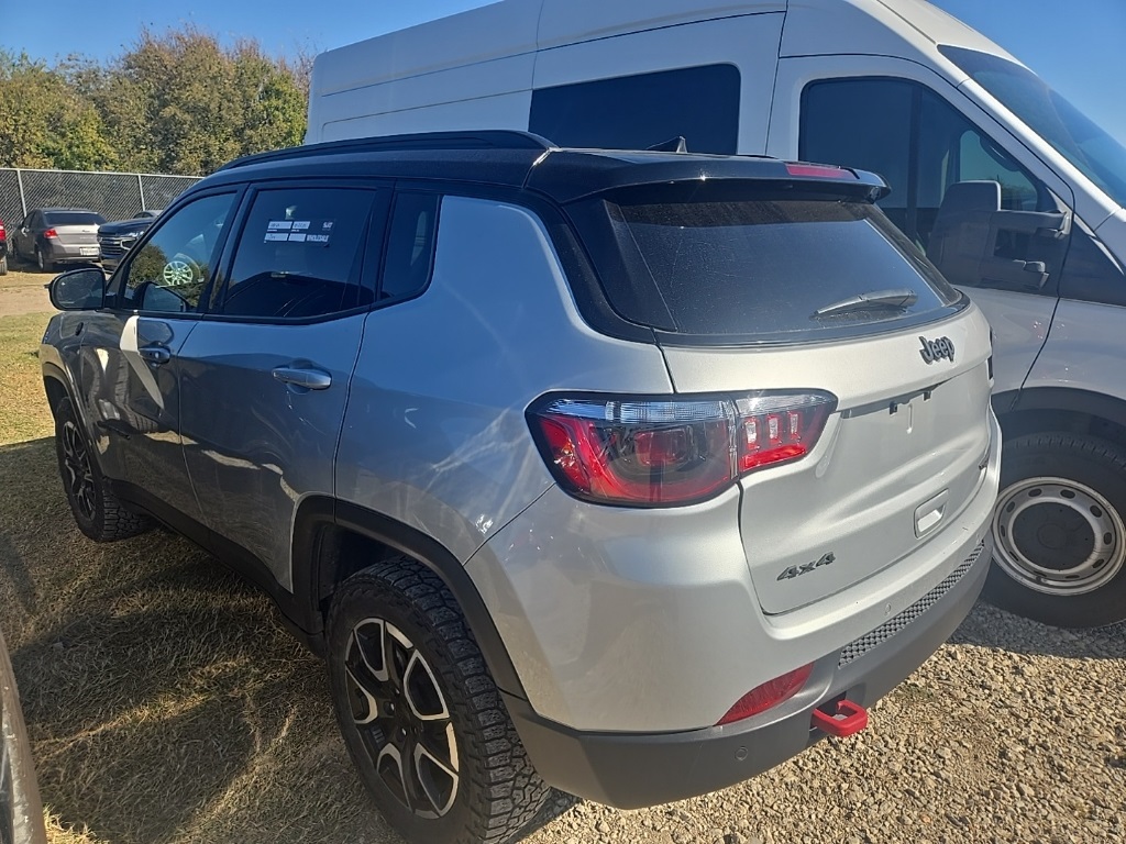 2024 Jeep Compass Trailhawk photo 2