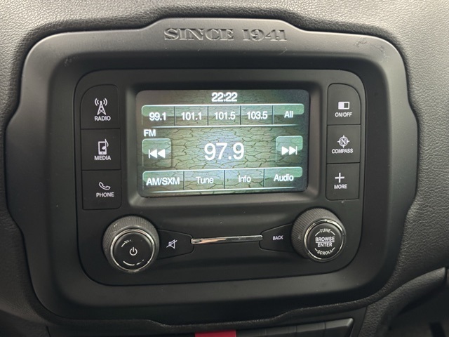 2015 Jeep Renegade Latitude North Edition photo 15