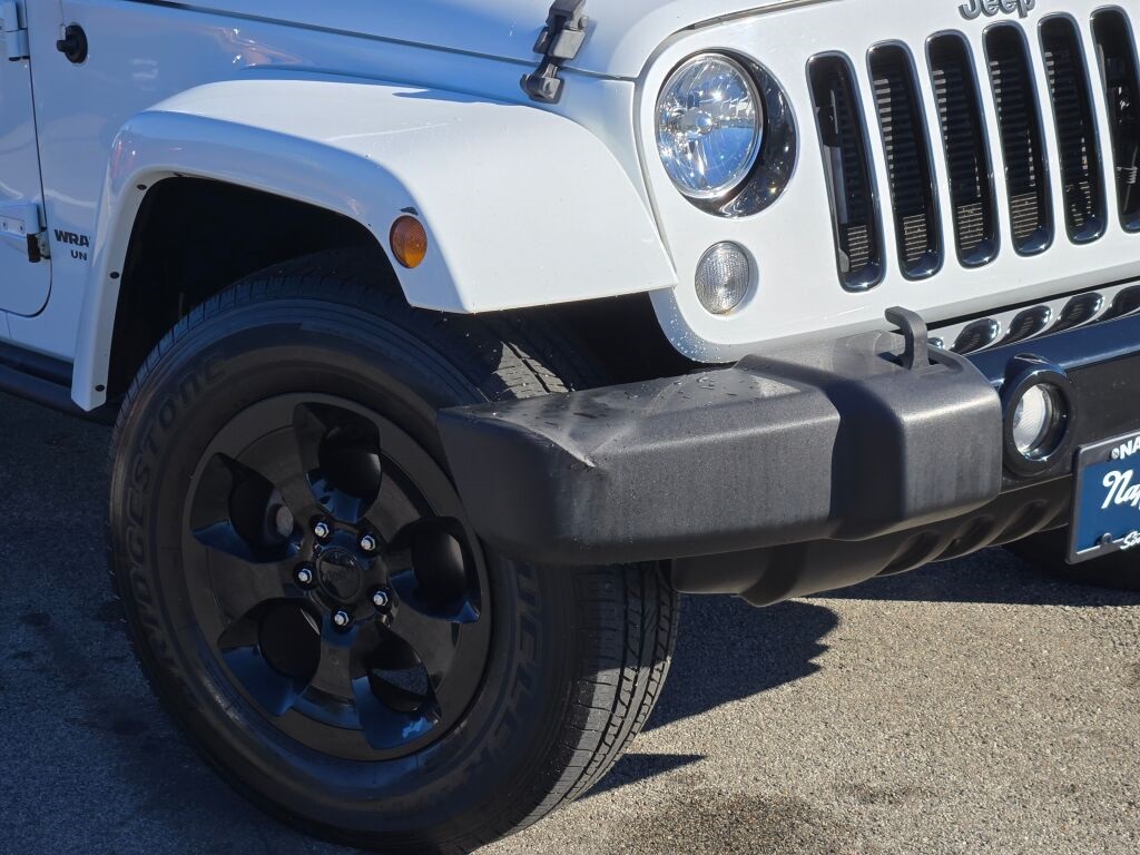 2015 Jeep Wrangler Unlimited Altitude photo 3
