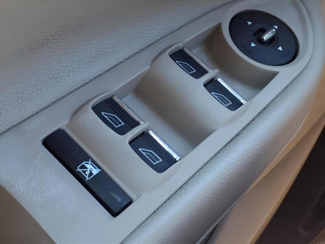 2014 Ford C-Max Hybrid SEL photo 26
