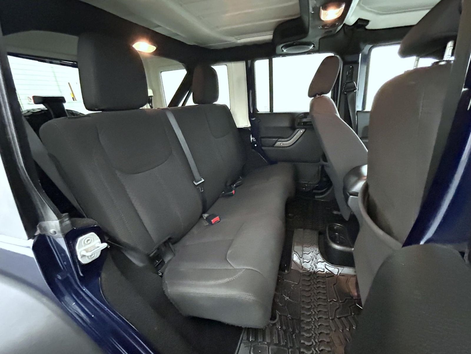 2013 Jeep Wrangler Unlimited Sport photo 16