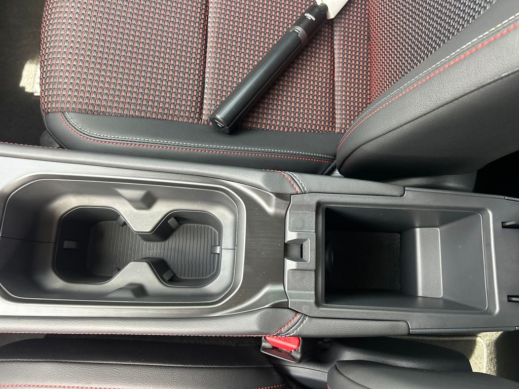 2026 Nissan Kicks SR photo 32