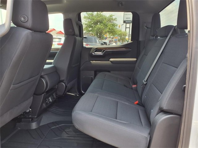 2025 Chevrolet Silverado 1500 LT photo 4