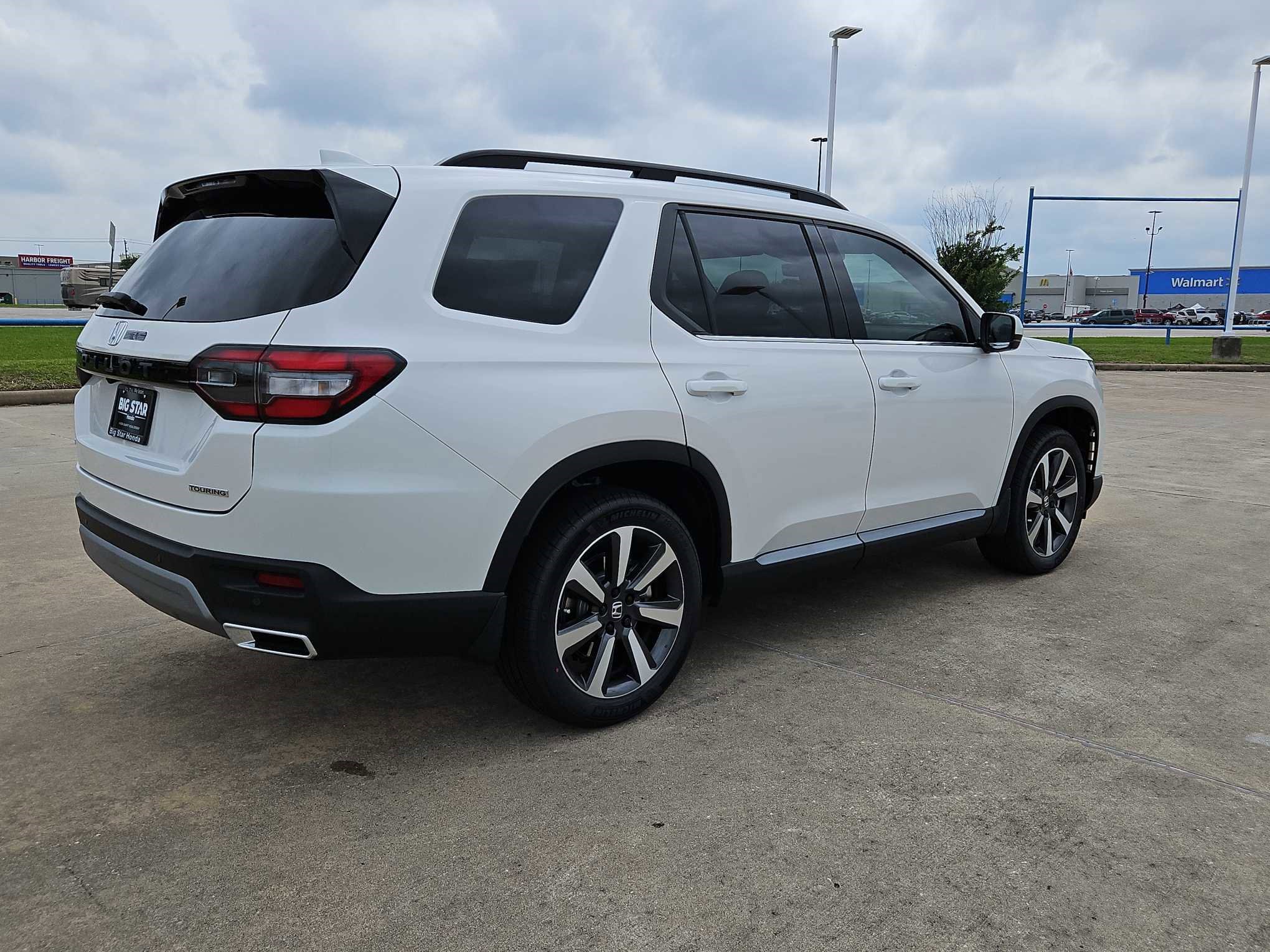 2025 Honda Pilot Touring photo 3