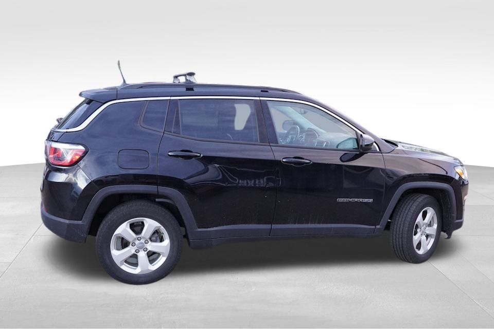 2018 Jeep Compass Latitude photo 2