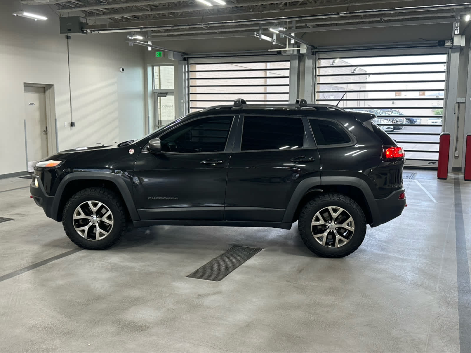 Used 2014 Jeep Cherokee Trailhawk with VIN 1C4PJMBS1EW256802 for sale in Murray, UT