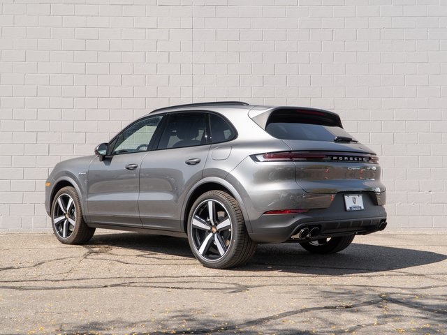 2026 Porsche Cayenne E-Hybrid photo 2
