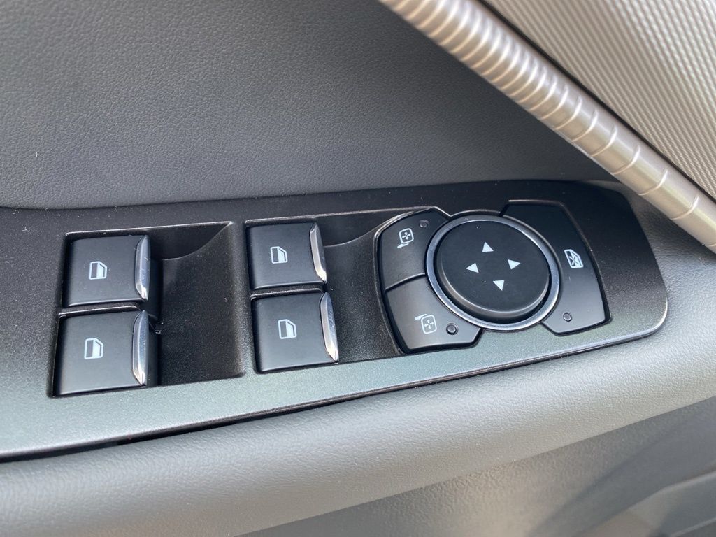 2025 Ford Explorer photo 10