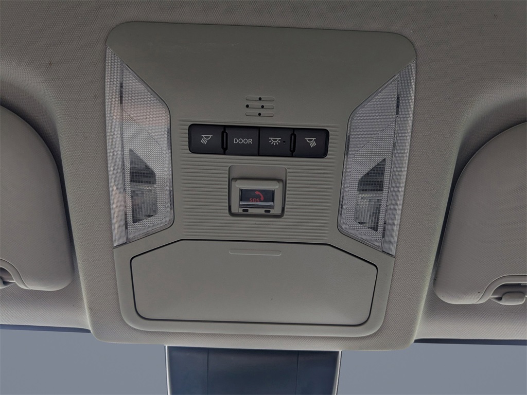 2021 Toyota RAV4 LE photo 21