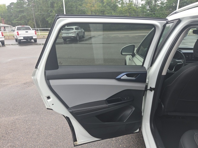 2024 Volkswagen Taos SE photo 19