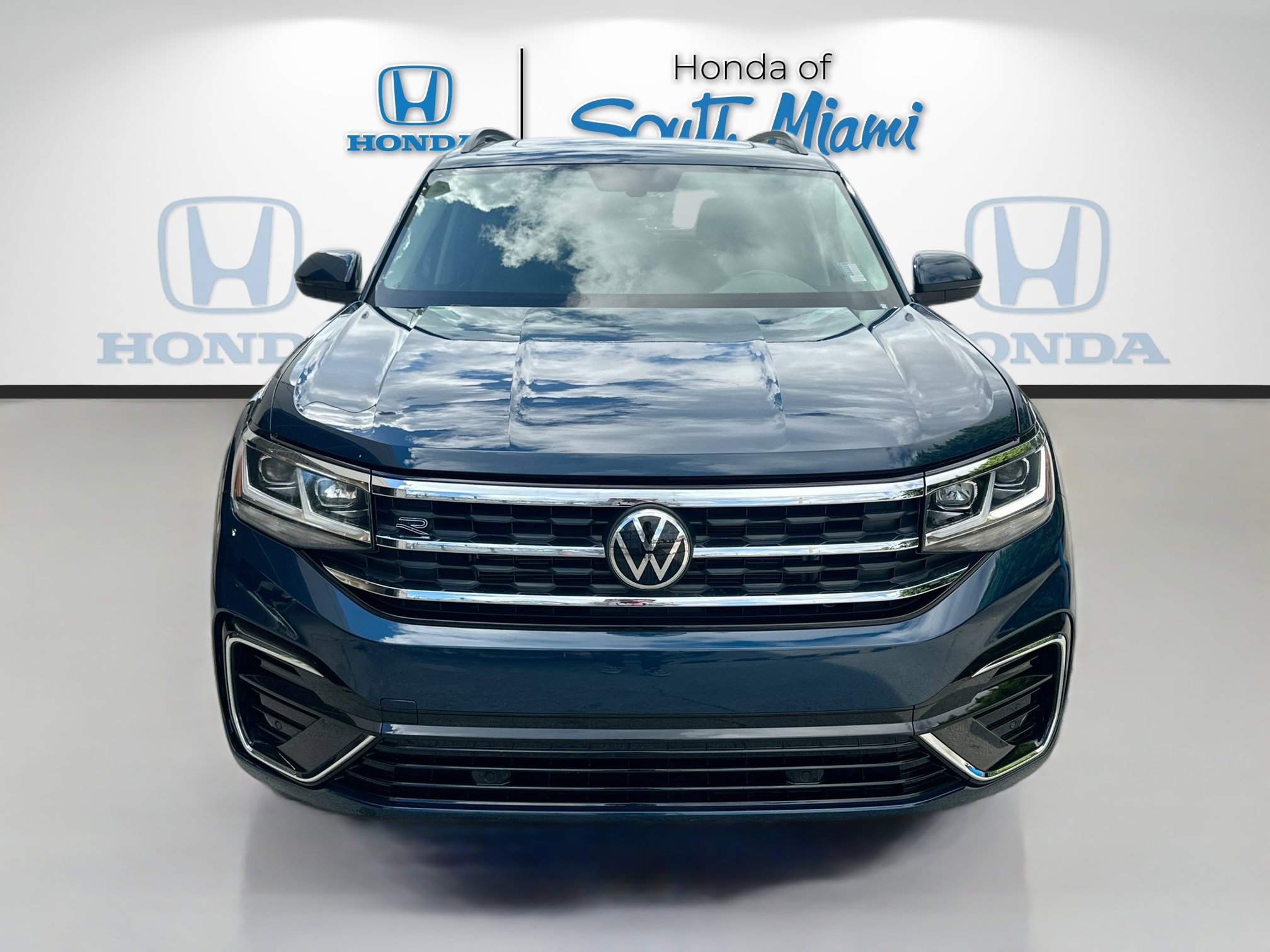 2021 Volkswagen Atlas V6 SE Technology R-Line photo 2