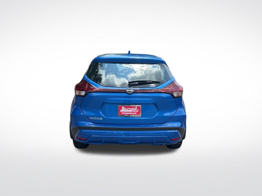 2025 Nissan Kicks Play S photo 2