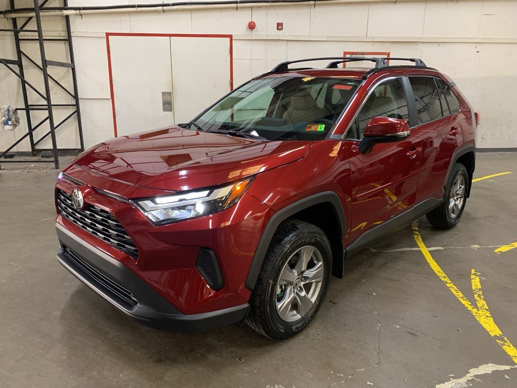 2025 Toyota RAV4 XLE's photo