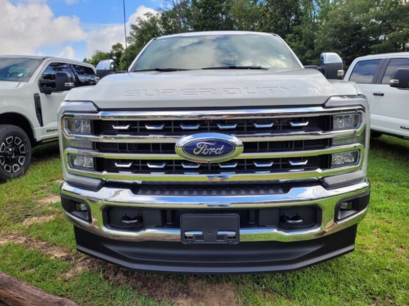 2025 Ford F-250 Lariat photo 2