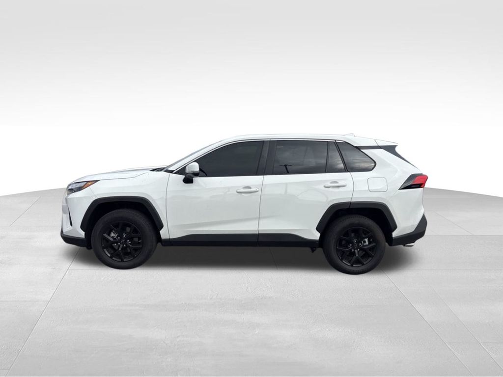 2025 Toyota RAV4 LE photo 4