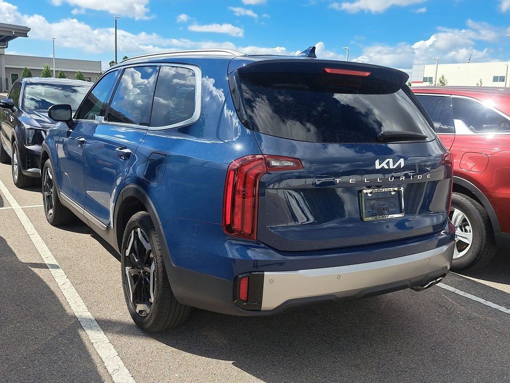 2025 Kia Telluride S photo 3