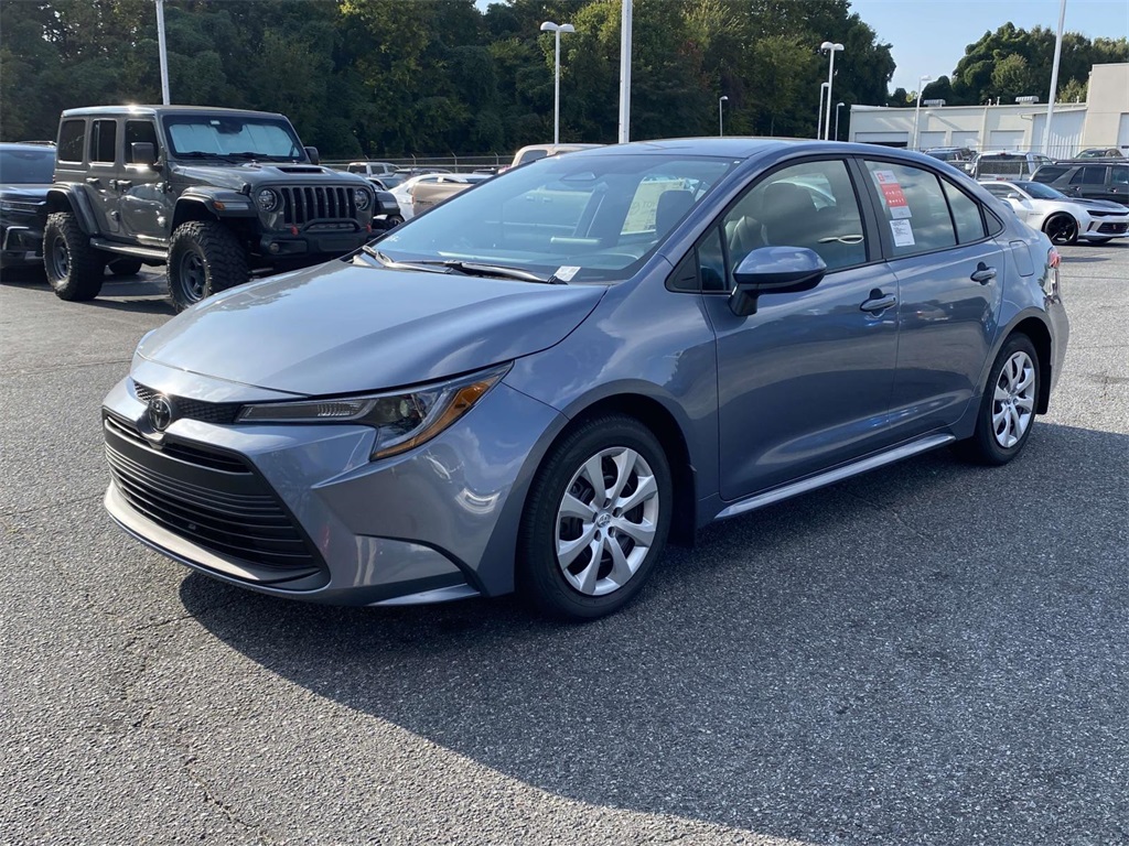 2026 Toyota Corolla LE photo 3