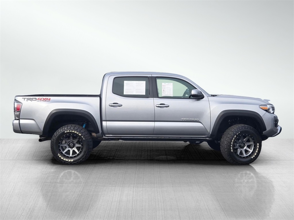 2021 Toyota Tacoma TRD Off-Road photo 3