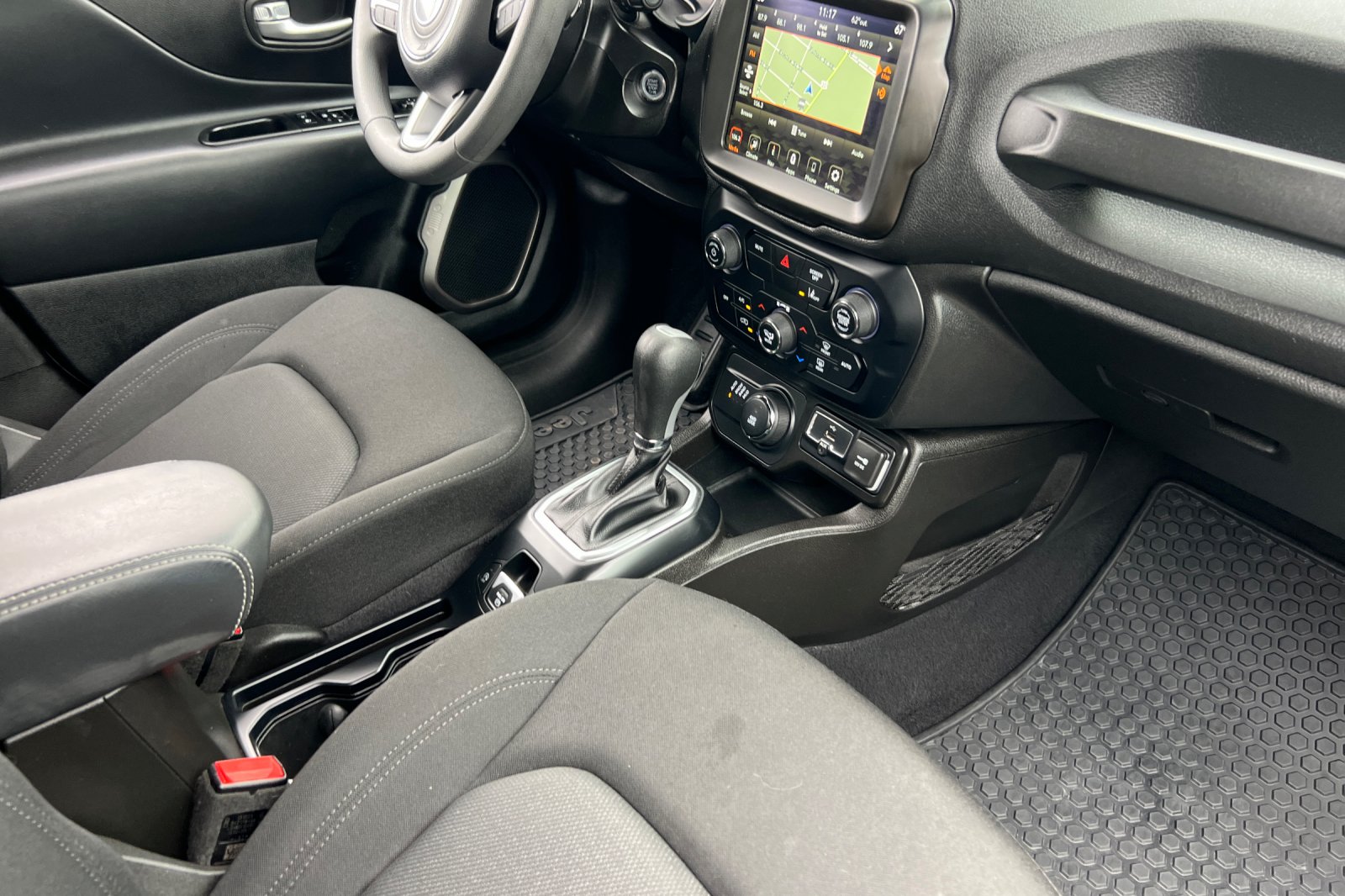 2023 Jeep Renegade Latitude Upland photo 11