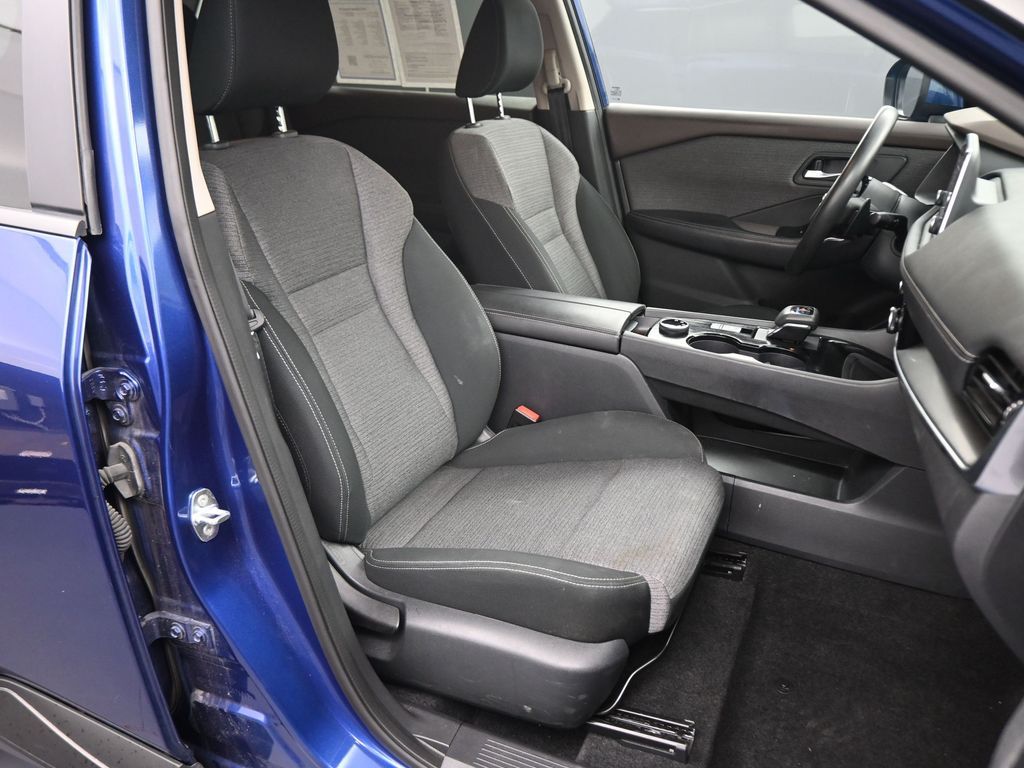 2022 Nissan Rogue SV photo 45