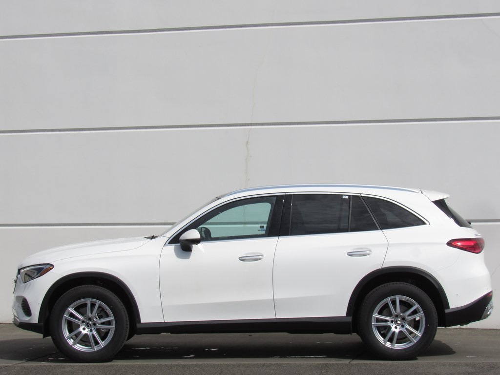 2025 Mercedes Benz GLC 300 4MATIC photo 4