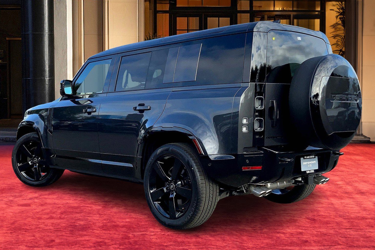 2025 Land Rover Defender 110 V8 photo 3