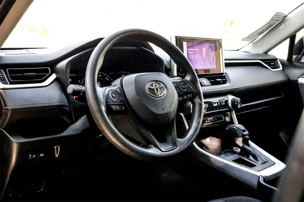 2024 Toyota RAV4 XLE photo 13