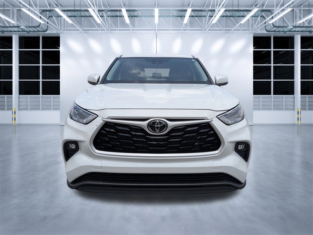 2023 Toyota Highlander LE photo 8