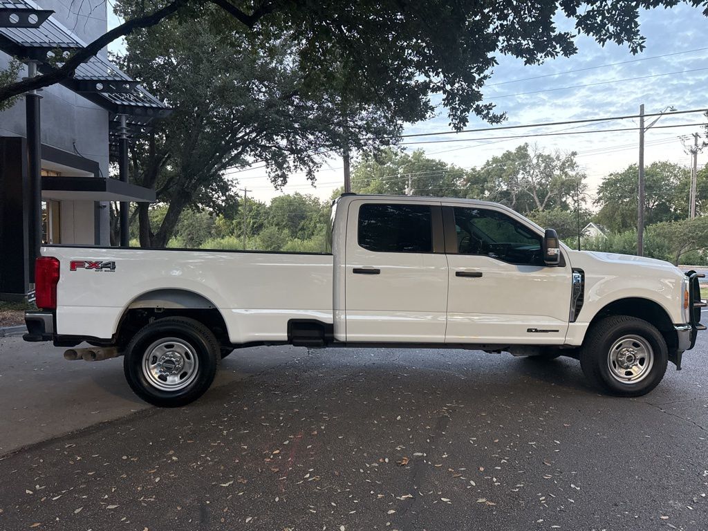 2023 Ford F-350 photo 7