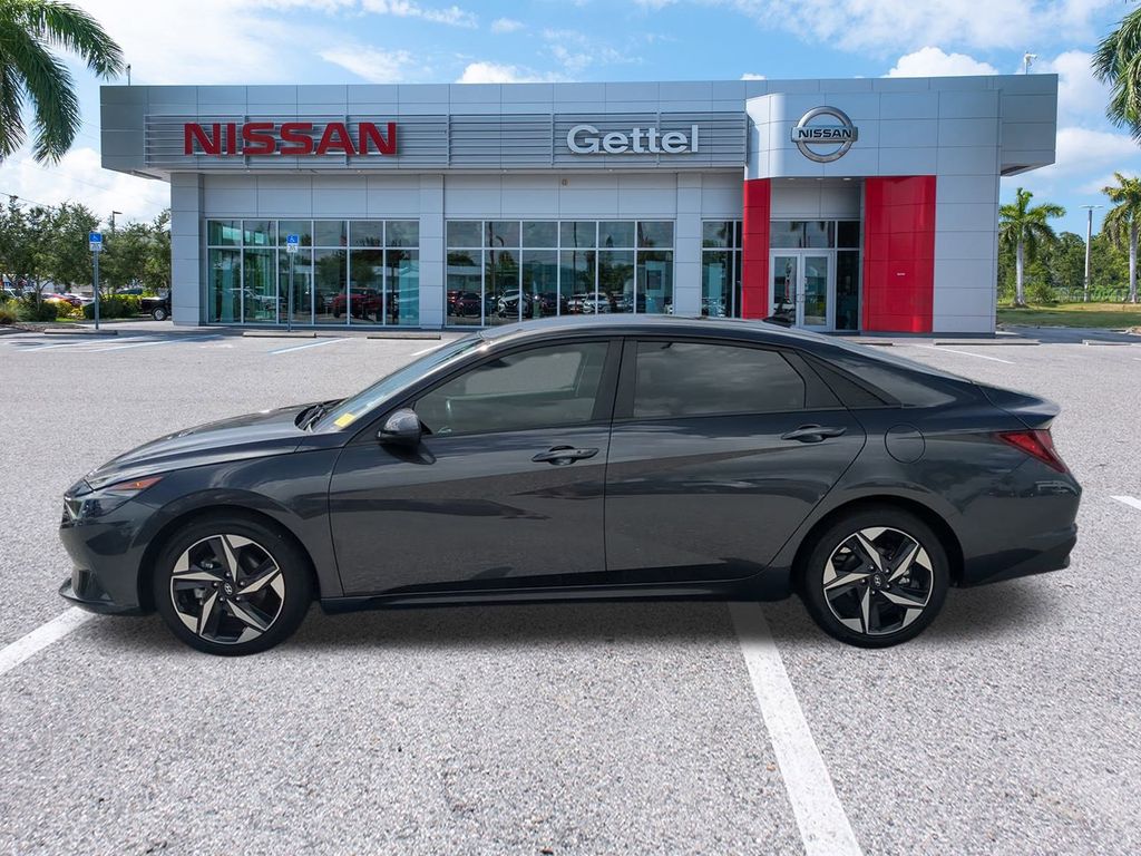 2023 Hyundai Elantra SEL photo 8