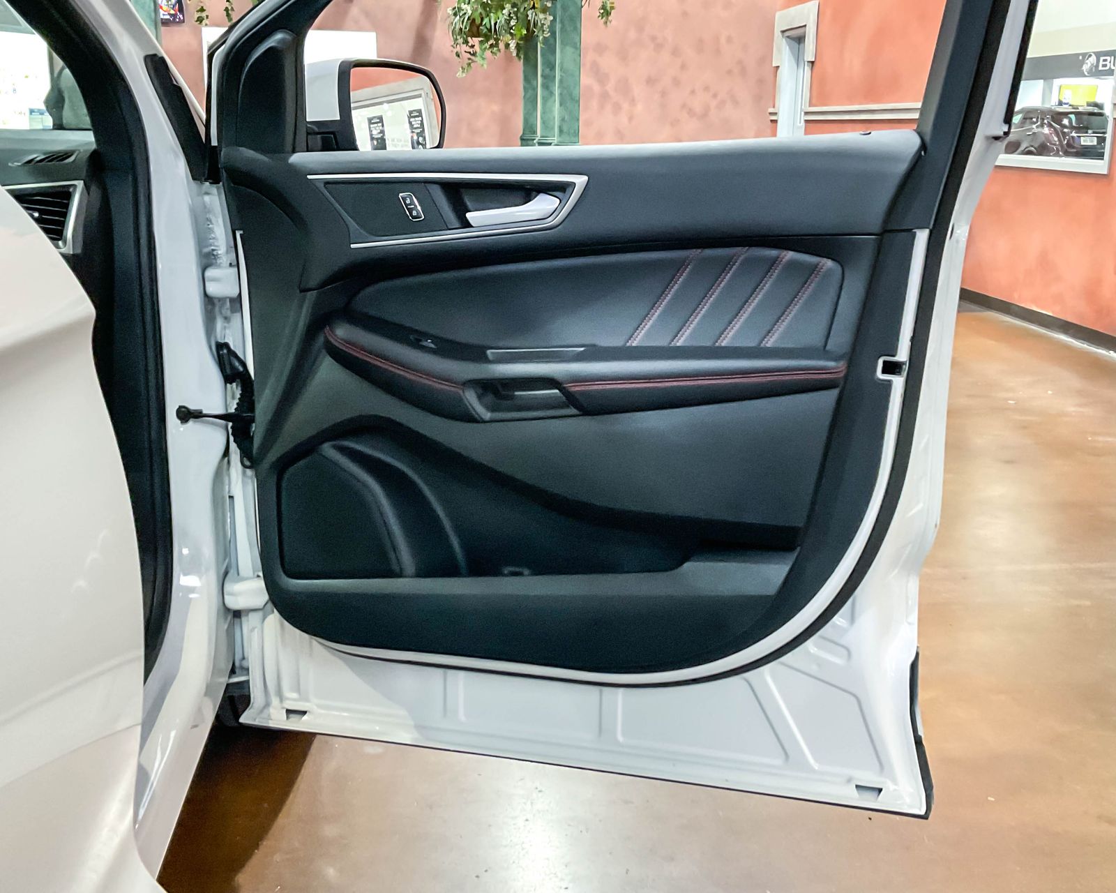 2024 Ford Edge ST photo 16