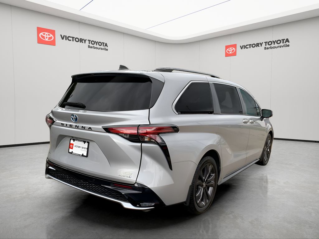 2023 Toyota Sienna XSE photo 3