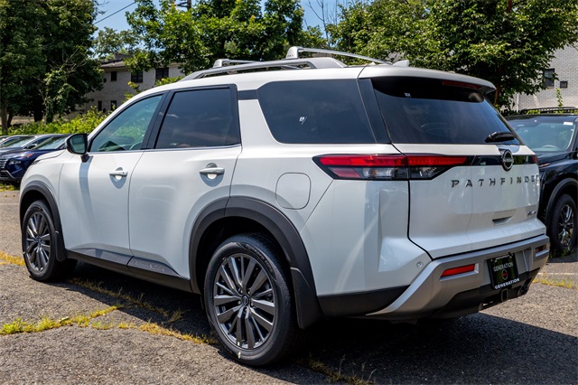 2025 Nissan Pathfinder SL photo 5