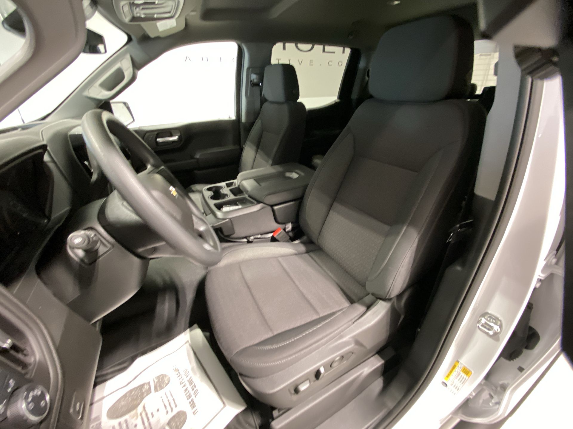 2025 Chevrolet Silverado 1500 Custom photo 18