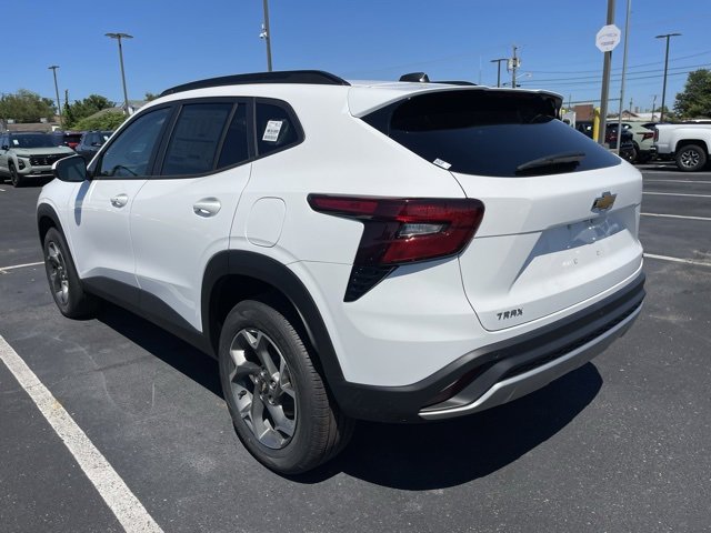 2025 Chevrolet Trax LT photo 3