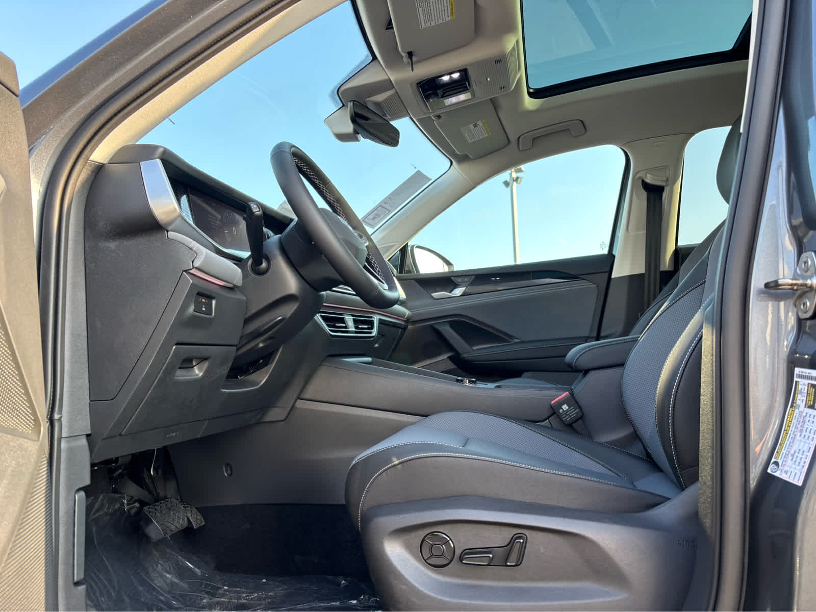 2025 Volkswagen Tiguan SE photo 7