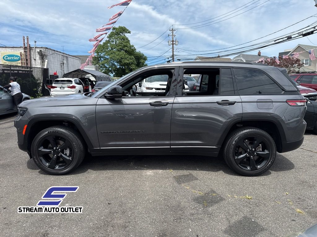 2023 Jeep Grand Cherokee Altitude photo 4