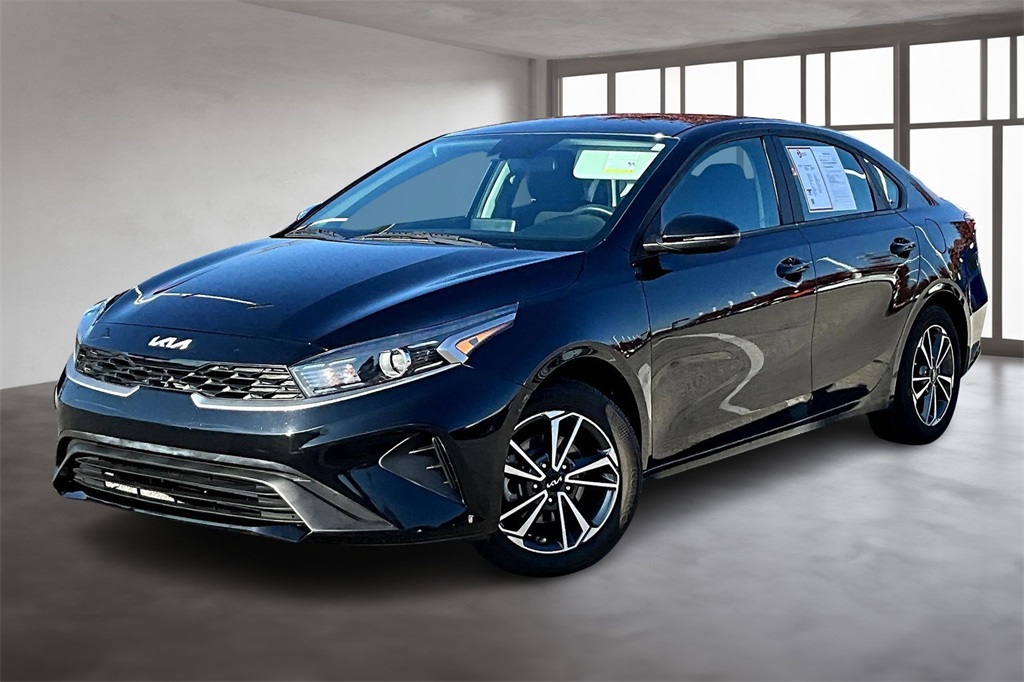 2022 Kia Forte LXS photo 2