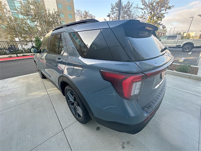 2025 Ford Explorer ST photo 3