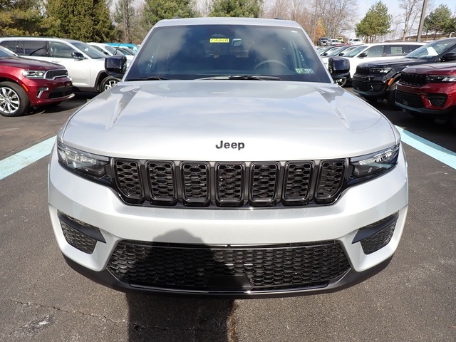 2025 Jeep Grand Cherokee Altitude photo 6